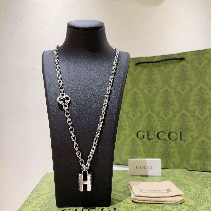 G*u*i necklaces